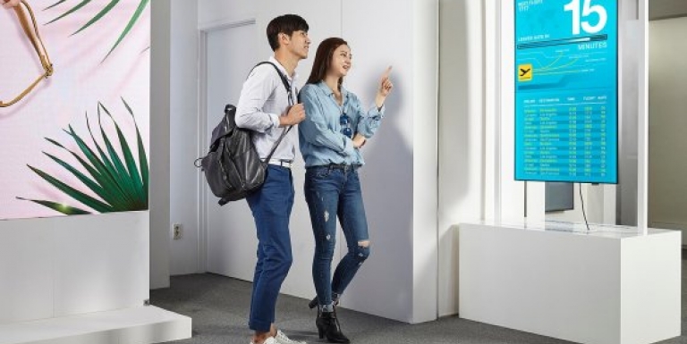 Samsung представил новую серию SMART signage дисплеев для цифровой рекламы 
