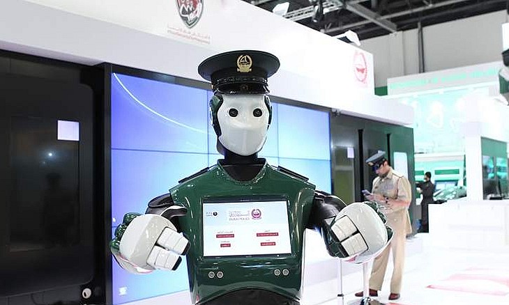 В Дубае в 2017 году начнут работать первые роботы-полицейские