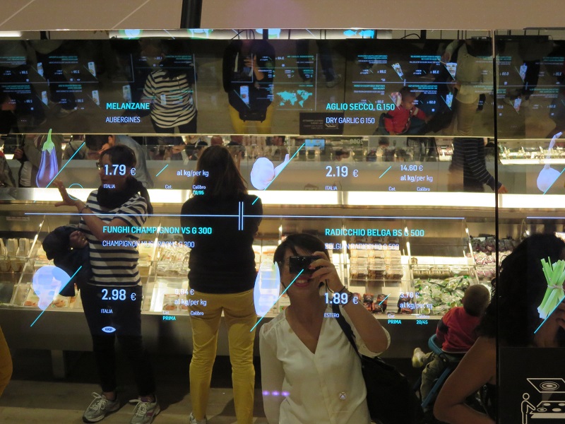 В Милане открыли интерактивный «супермаркет будущего»