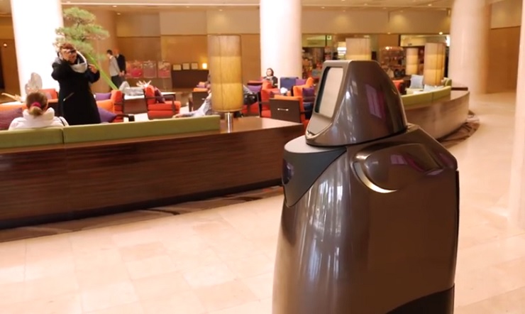 Panasonic протестирует своего робота-помощника HOSPI(R) в токийском аэропорту и гостинице
