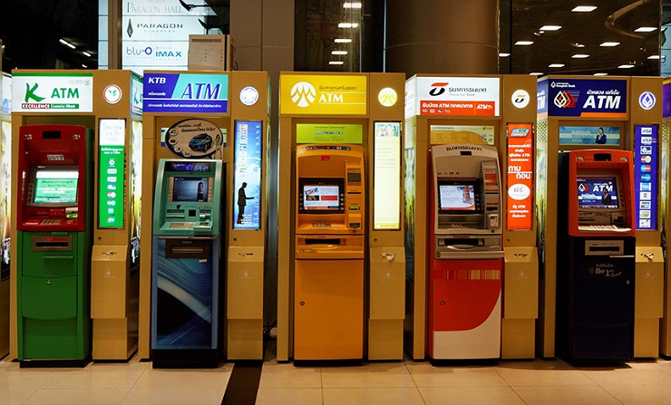 Более половины всех в мире банкоматов установлены вне отделений банков