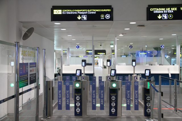 Итальянский аэропорт внедряет технологию самообслуживания на иммиграционном контроле