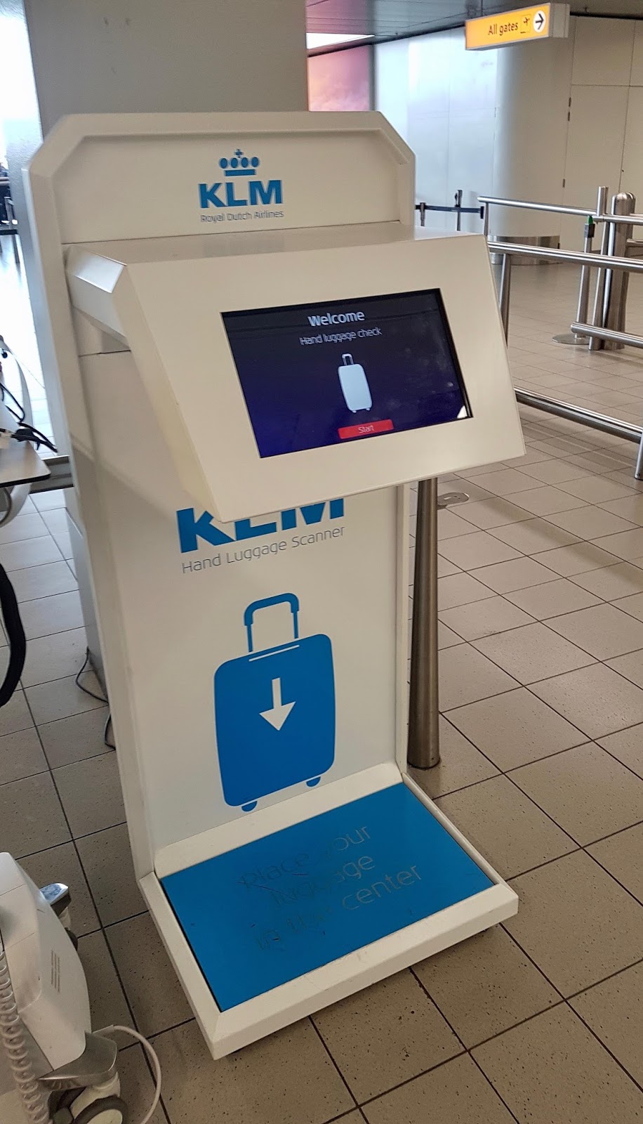 В аэропорту Амстердама установили интерактивный киоск для сканирования ручной клади
