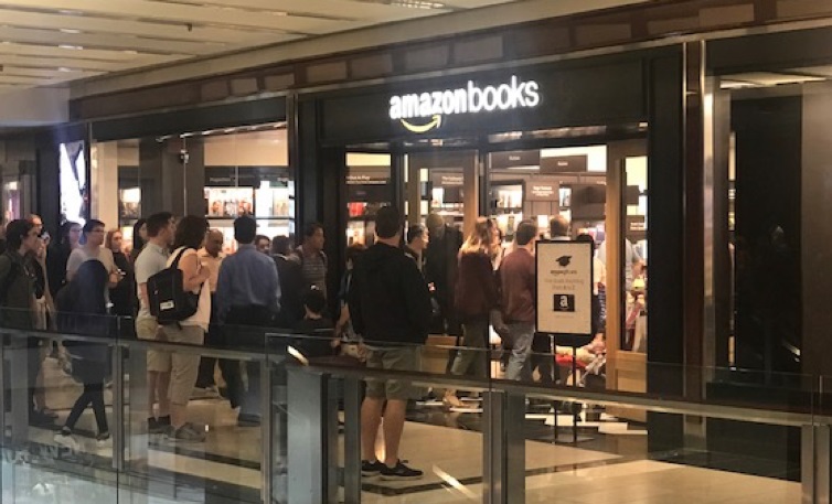 Amazon открыл в Нью-Йорке концептуальный книжный магазин