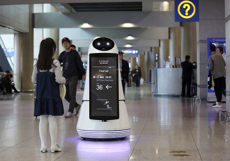 Крупнейший аэропорт Южной Кореи принимает на работу роботов