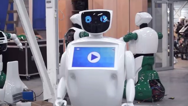 Робот Promobot будет работать консьержем в многквартирном доме в Батайске 