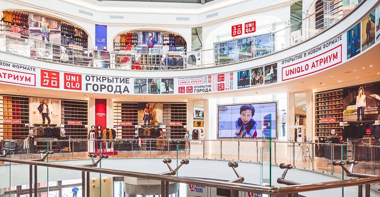 Обновленный магазин «Uniqlo Атриум» получил более 100  Digital Signage мониторов