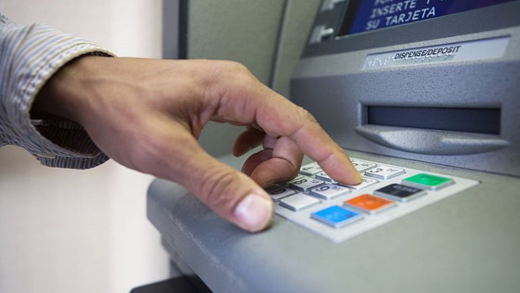 В Финляндии сокращается число розничных банковских отделений и банкоматов