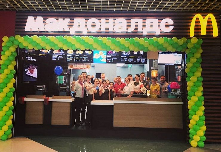 В Барнауле новый ресторан «Макдоналдс» оборудовали современными системами самообслуживания