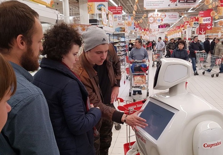 Promobot рекламировал сыры в гипермаркетах «АШАН» Москвы и Санкт-Петербурга