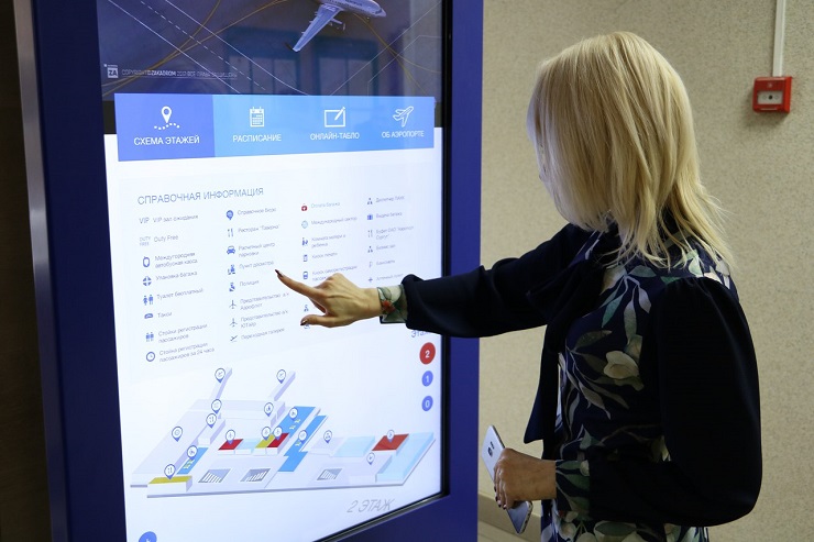 Аэропорт Сургута установил интерактивный навигационный киоск для пассажиров 
