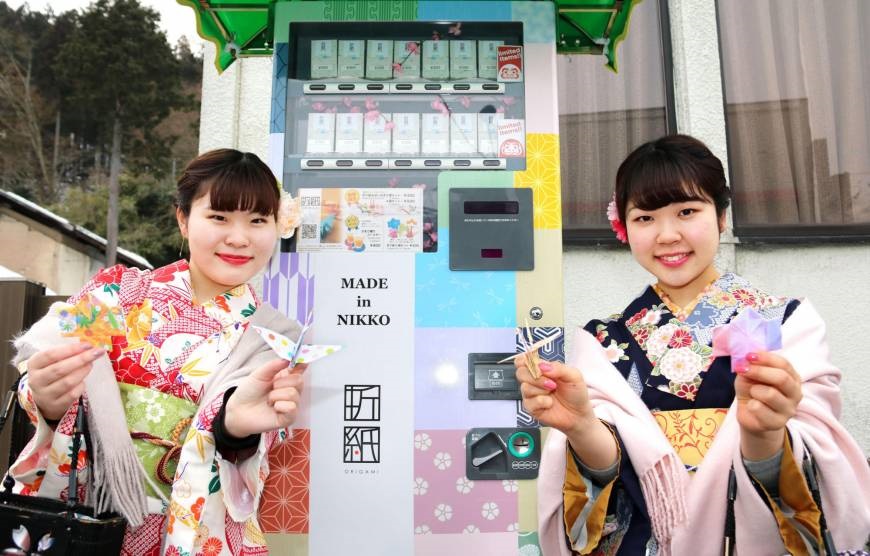 В Японии вендинг автомат продает фигурки оригами