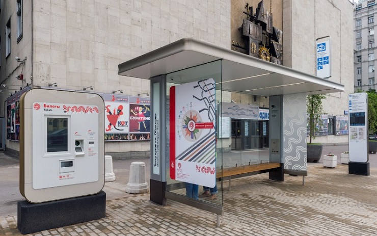 На остановках общественного транспорта Москвы будут работать 195 билетных автоматов