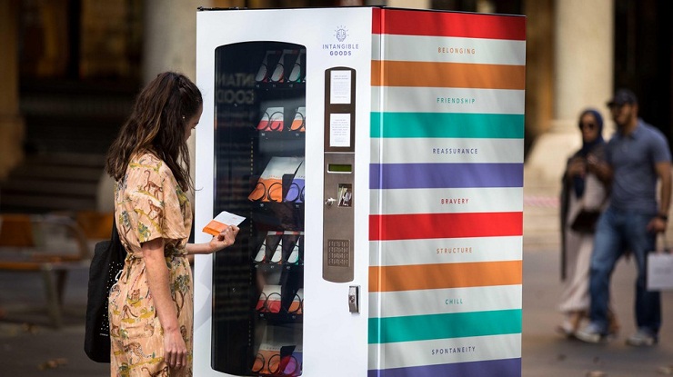 В Австралии вендинг автомат предложил клиентам «закуски» для души и ума